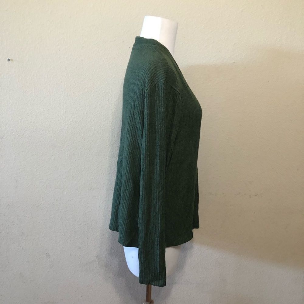Socialite Button Front Ribbed Top Size Small - Picture 5 of 8